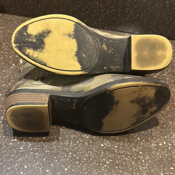 Lucky Brand Camo Print Basel H2O Chelsea Rain Boots Size 9 - Picture 4 of 5